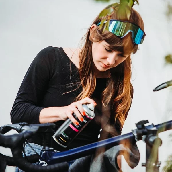 DY-028_Dynamic_Protective_wax_use Dynamic Protective Wax Spray 400ml - Image 3