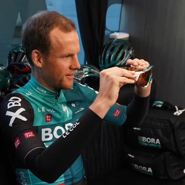 Dynamic Lens Love Spray 100ml Sunglasses Protection - Image 6