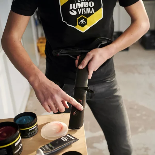 Dynamic Carbon Assembly Paste 80g - Image 2